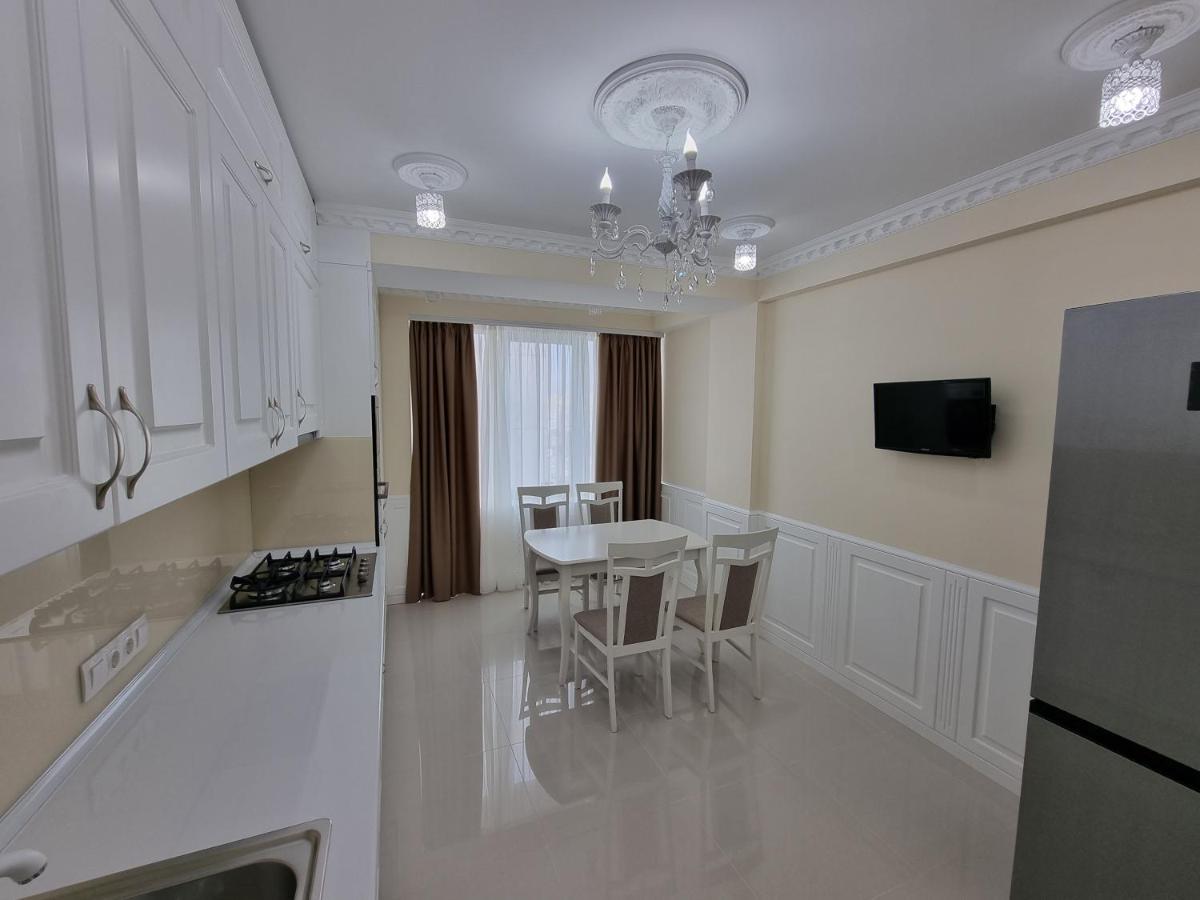 Blue Sky New Apartments In The Center Chisinau Luaran gambar