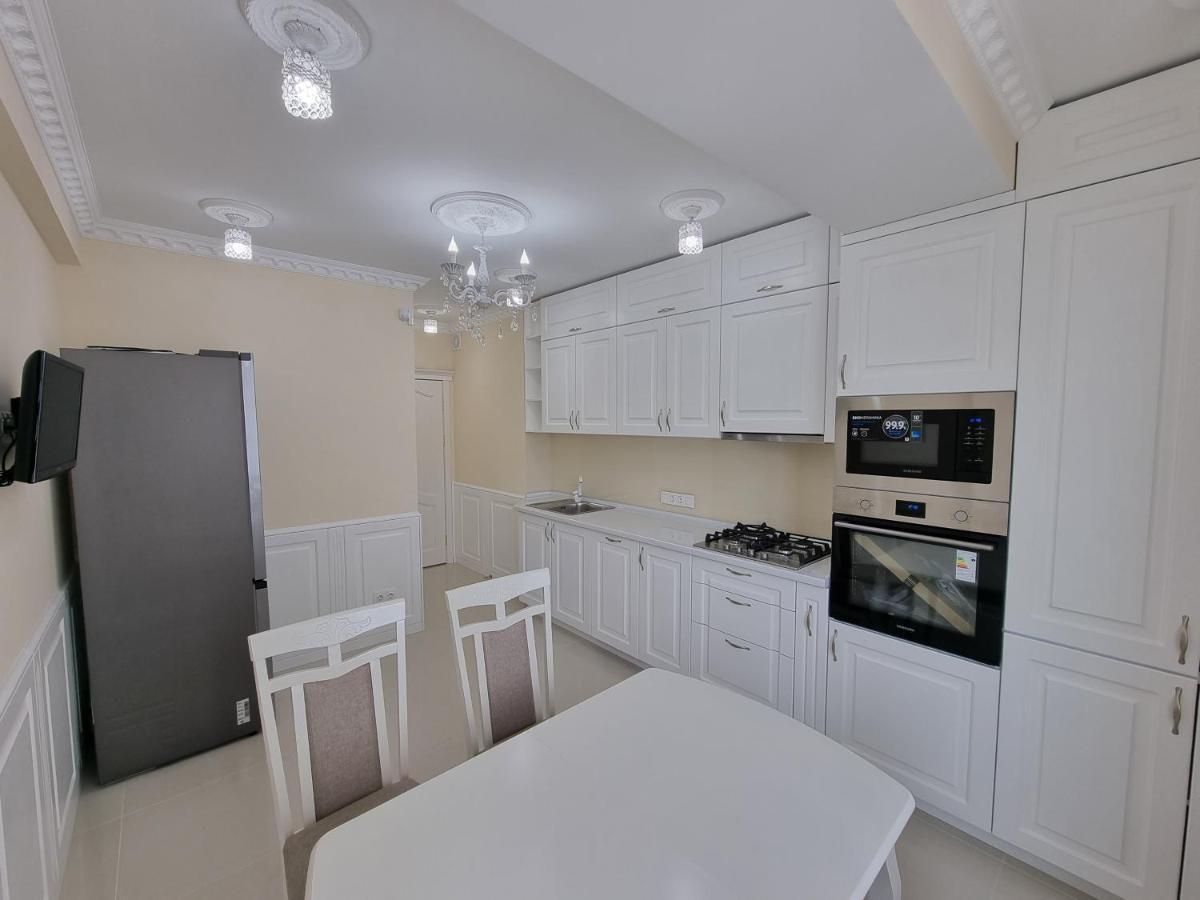 Blue Sky New Apartments In The Center Chisinau Luaran gambar